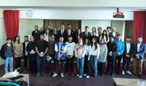 genc-yetenekler-afetlerde-riskleri-azalt-cozumleri-artir-misyonuyla-teknoloji-fikirleri-gelistirmek-icin-yaristi-kCJkE5iV.jpg