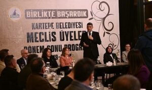 kartepe-belediye-baskani-avmmustafa-kocaman-kartepe-belediyesi-meclis-uyeleriyle-bir-araya-gelerek-birlikte-gecirdikleri-eAZr1wix.jpg
