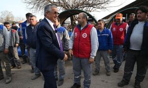 kemer-belediyesinde-en-dusuk-isci-maasi-23-bin-375-lira-oldu-QId6eBzS.jpg