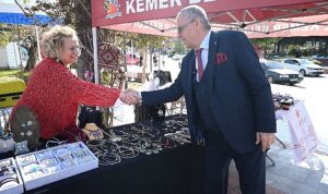 kemerde-ureten-ev-hanimlari-kermesi-yapildi-3AXMyGni.jpg