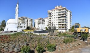 narlidere-metrosu-cicek-aciyor-PU5ezOdM.jpg