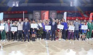 okul-sporlari-kucukler-voleybol-grup-musabakalari-izmirde-basladi-sWYMUIXu.jpg