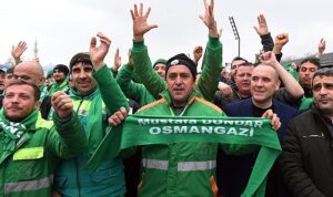 osmangazi-belediyesinde-emekcinin-yuzu-guluyor-rtcnRej9.jpg