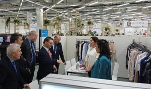 turk-moda-endustrisi-fransada-mevcudunu-korumaya-gidiyor-2TOYTkdJ.jpg