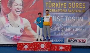 u-17-kadinlar-turkiye-gures-sampiyonasinda-gumus-madalya-kazanan-celik-milli-takima-secildi-73pIBS6g.jpg