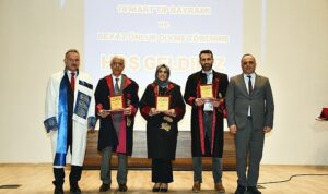 14-mart-tip-bayraminda-197-tip-ogrencisine-beyaz-onlukleri-giydirildi-pthkKGEk.jpg