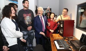 23-nisan-muzik-studyosu-acildi-44zQzK4r.jpg