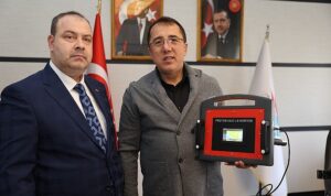assuva-savunma-sanayi-baskani-remzi-basbug-yeni-gelistirdikleri-cihazi-nevsehir-belediyesine-hediye-etti-4PCHCege.jpg