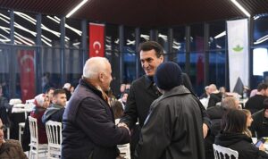 baskan-dundar-sehit-aileleri-onuruna-iftar-verdi-LbN1Q1pe.jpg