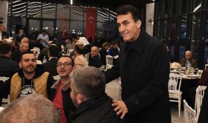 baskan-dundar-taksicilerle-iftarda-bulustu-iEP73gwn.jpg