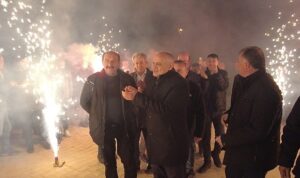 baskan-esat-ozturk-mahallelerde-coskuyla-karsilaniyor-Xh2w6FHM.jpg