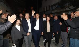 baskan-kirgozun-1300-aracla-cikarma-yaptigi-bademli-ziyareti-buyuk-mitinge-donustu-zYjqt9kw.jpg