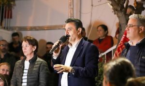 baskan-kirgozun-ev-ziyaretleri-mitinge-donusuyor-8CzGQI4K.jpg