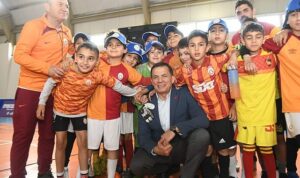 baskan-ozyigit-sporcu-cocuklar-ve-aileleriyle-bulustu-EUp4T7c6.jpg