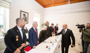 baskan-soyer-sehit-aileleri-ve-gazi-derneklerinin-temsilcilerini-agirladi-sizler-icin-ne-yapsak-az-Q7PR4Gdj.jpg