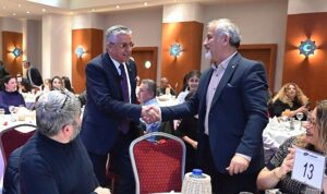 baskan-topaloglu-saglik-calisanlariyla-yemekte-bulustu-5dfHiL9R.jpg