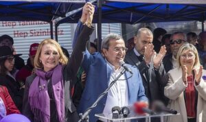 baturdan-mutlu-ve-tugaya-destek-cagrisi-SR4Pup48.jpg