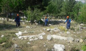 buyuksehirden-bayram-oncesi-mezarlik-temizligi-pYdHUh3p.jpg