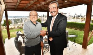 cukurova-belediye-baskani-soner-cetin-aytac-duraki-evinde-ziyaret-etti-QunjJwDF.jpg