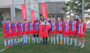 dardanel-kadin-futbol-takimina-sahika-ercumen-destegi-yesil-sahalarda-kadin-dayanismasi-KffP4s1p.jpg