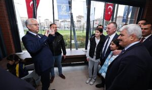 derince-kutuphanesi-hizmete-girdi-yInO5Jbr.jpg