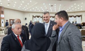 golcuk-belediye-baskani-ali-yildirim-sezer-sehit-aileleri-ve-gazilerle-iftarda-bir-araya-geldi-yRmctCa4.jpg