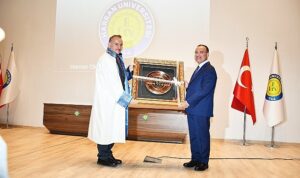 harran-universitesinin-basarili-akademisyenleri-odullendirildi-bIYeRUWl.jpg