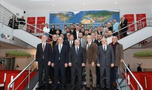 inegol-alper-tabani-bagrina-basiyor-2x2bwZdr.jpg