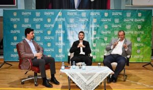 iznik-belediyesi-tarafindan-duzenlenen-genc-tecrubeler-bulusuyor-etkinliginin-konugu-yildiz-futbolcu-ismail-yuksek-oldu-iY7htNpR.jpg