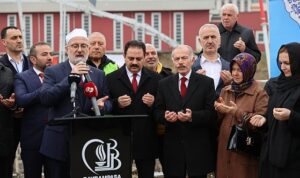 kaptan-ahmet-erdogan-camiinin-temeli-bayrampasada-dualarla-atildi-itKVj1v1.jpg