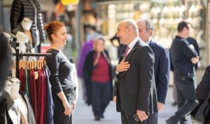 kemeralti-esnafindan-baskan-soyere-sevgi-seli-bu-alkislar-aldigim-en-buyuk-odul-wyqk874p.jpg