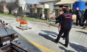 kocaeli-itfaiyesi-egitimlerine-devam-ediyor-jnWfYfQZ.jpg