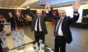 nilufer-belediye-meclisinin-2019-2024-secim-doneminin-son-toplantisi-ve-ardindan-yapilan-kapanis-yemegi-duygusal-a6XSmGS3.jpg