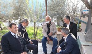omeroglu-vekil-yilmazla-kapi-kapi-dolasti-cLRqxmrK.jpg