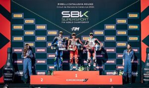 razgatlioglu-pirelli-standart-scx-lastiklerle-aldigi-riskle-1-yarisi-kazandi-HXSvbmPg.jpg