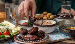 sabri-ulker-vakfindan-saglikli-bir-ramazan-ayi-gecirmek-icin-ipuclari-cJdZXiy5.jpg