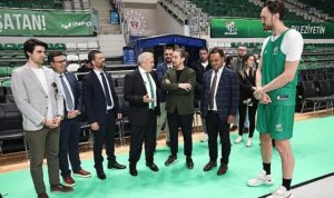 sadi-ozdemir-bursaspor-basketbol-takimini-antrenmanda-izledi-vG1JSCPf.jpg