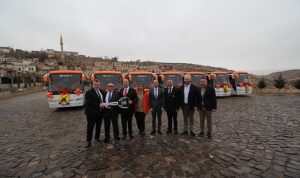 temsa-ve-mesnevi-31-yillik-is-birligini-15-otobusluk-yeni-teslimatla-taclandirdi-HbfE9Jfu.jpg