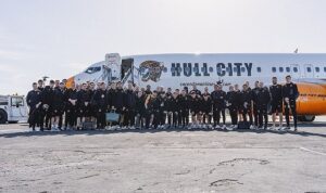 tigers-on-tour-hazirlik-kampi-hull-city-corendon-ucagiyla-antalya-havalimaninda-SXA633LD.jpg