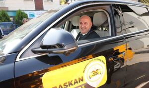 togg-daricada-taksi-oldu-baskan-biyik-vatandaslara-surpriz-yapti-baskan-taksi-ile-vatandasin-nabzini-mrIUhnWJ.jpg