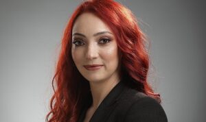 turkiye-sma-vakfi-yonetim-kurulu-baskan-vekili-ece-soyer-demir-sma-tedavisinde-kullanilan-tum-ufV97mj2.jpg