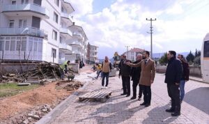 yenicekoyde-yol-kaplama-ve-tretuvar-calismalari-suruyor-qXTIJn7q.jpg
