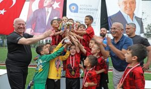 23-nisan-futbol-turnuvasi-heyecan-katti-rlkNCIfg.jpg