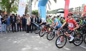 59-cumhurbaskanligi-turkiye-bisiklet-turunun-kemer-kas-etabi-basladi-3MbwAWJU.jpg