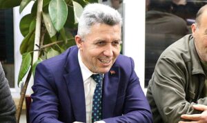 ak-parti-ve-cumhur-ittifaki-kandira-belediye-baskan-adayi-erol-olmez-kandirayi-seviyorum-JwjlFWiR.jpg