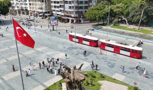 antalya-buyuksehir-cumhuriyet-meydanindaki-engelleri-kaldirdi-XhpKeAGV.jpg