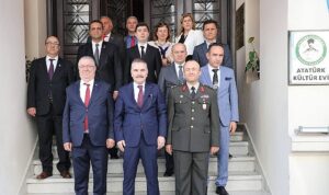 ataturkun-edremite-gelisinin-90-yildonumu-kutlandi-GPnx9eyh.jpg