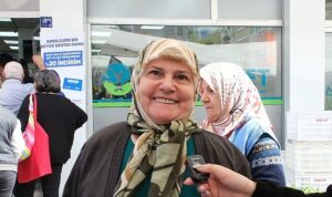aydin-buyuksehir-belediye-baskani-ozlem-cercioglu-tarafindan-kent-genelinde-yasayan-260-binden-fazla-emekli-uTCCAbux.jpg