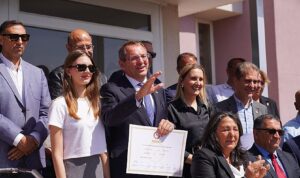 ayvalik-belediye-baskani-mesut-ergin-mazbatasini-aldi-hgU5lviQ.jpg