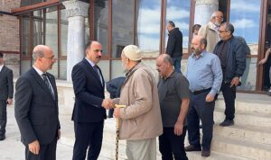 baskan-altay-alaaddin-camiinde-vatandaslarla-bulustu-CKs7sVJX.jpg